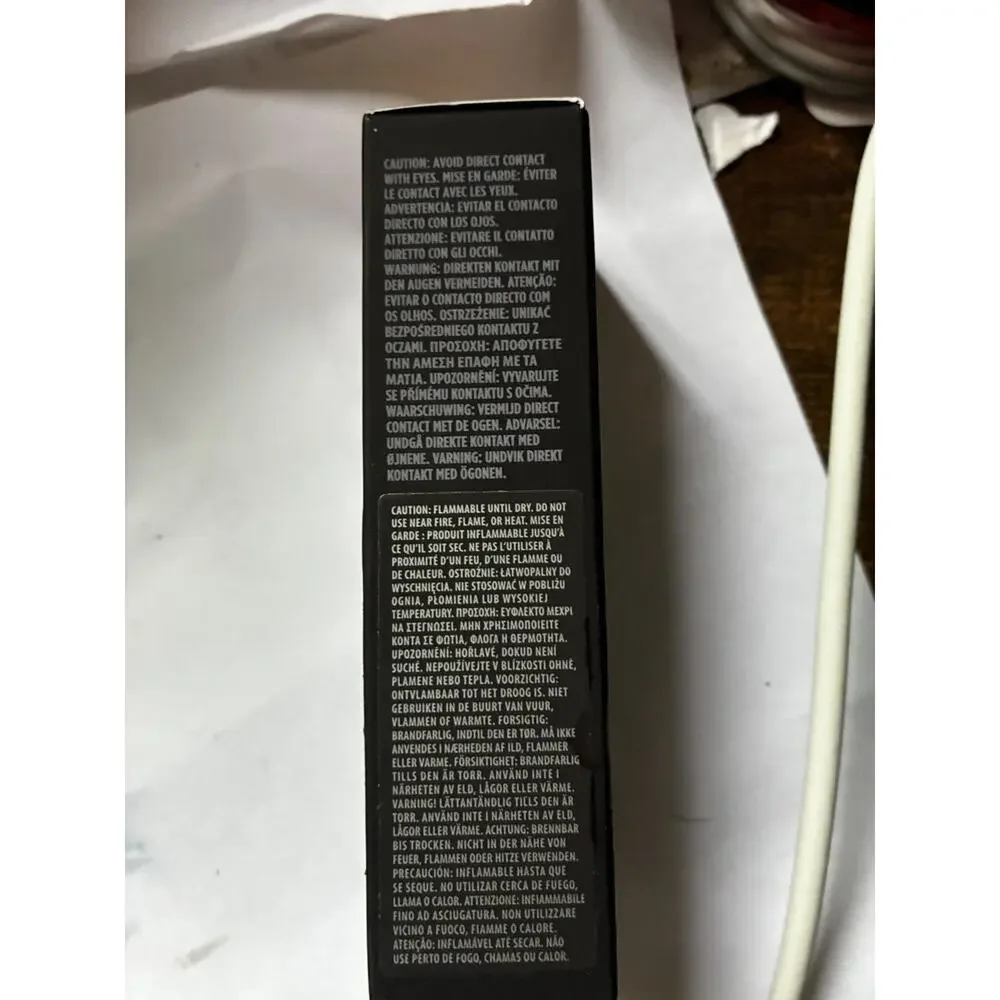 Laura Mercier Flawless Weightless Perfecting Foundation Suntan 4W1
